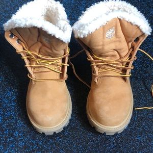 Timberland youth size 2 Sherpa lines boots.